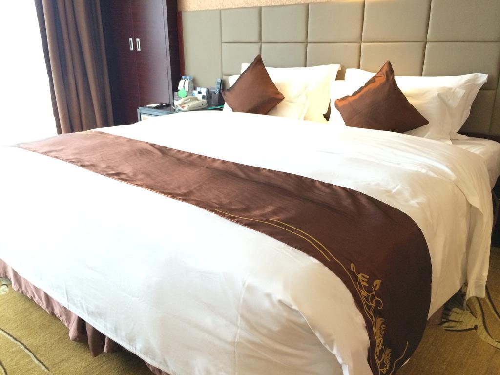 Shenzhen Baoan Royal International Hotel Экстерьер фото
